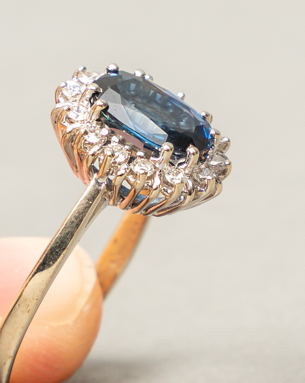 DEUTSCH AUCTIONEERS Lot246 in Detail DEUTSCH AUCTIONEERS Lot246 in Detail